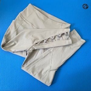 VS Sport Knockout Capri Leggings